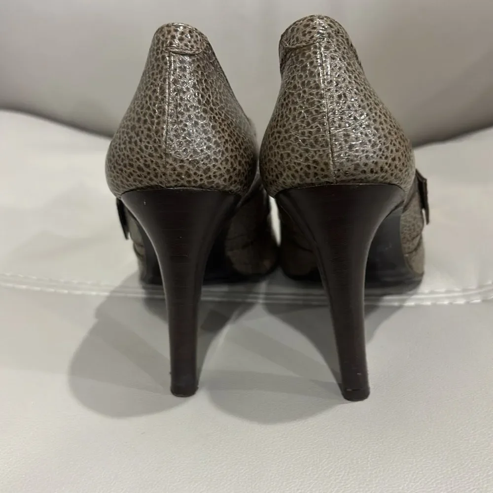 Nadia Neri Gold Buckle metallic Pointed Toe Heels
